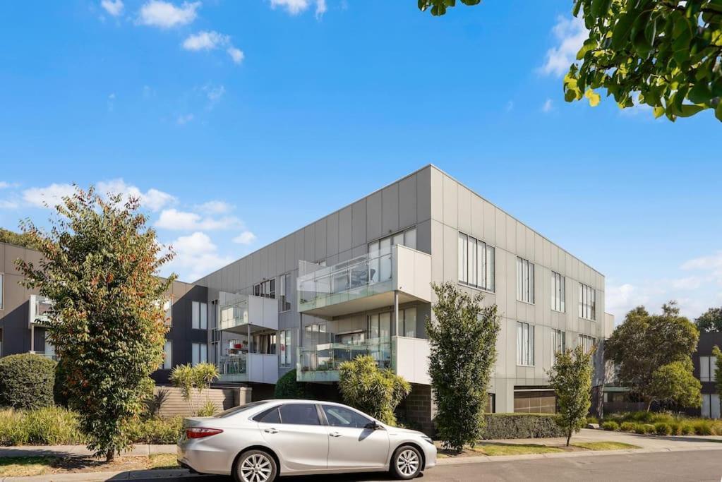 Trendy Burwood Lifestyle And Location With Parking Apartment Exterior photo