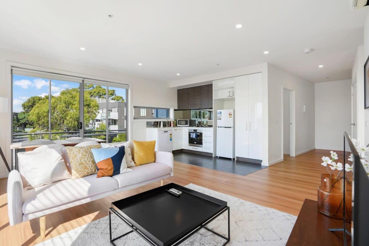 Trendy Burwood Lifestyle And Location With Parking Apartment Exterior photo